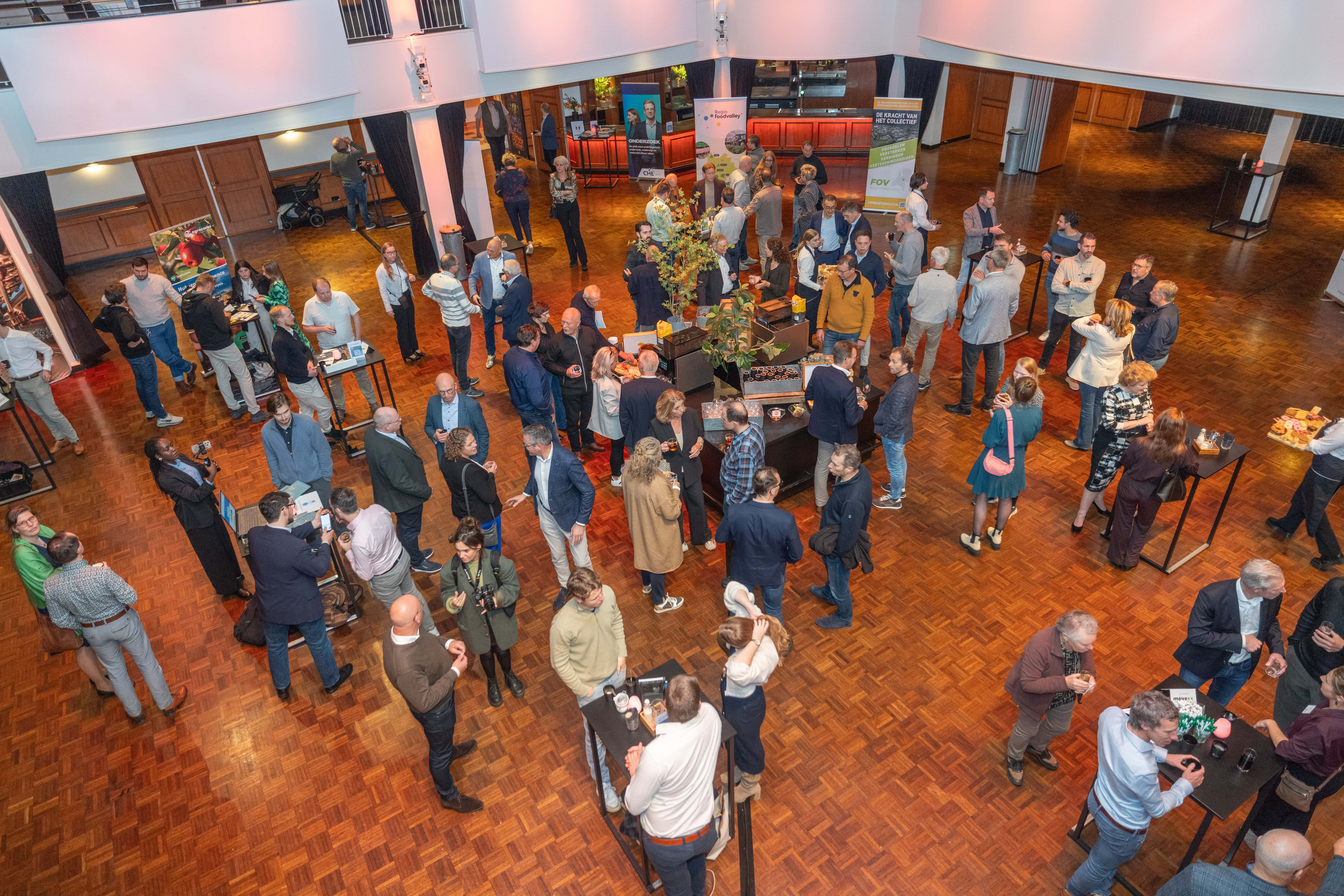 Ontvangstruimte met gasten