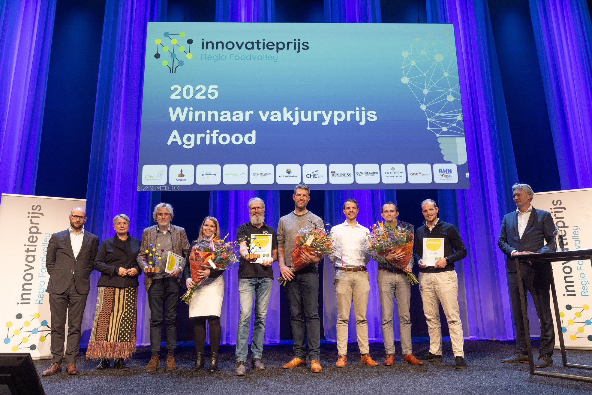 Groepsfoto met alle genomineerden in de categorie Agrifood
